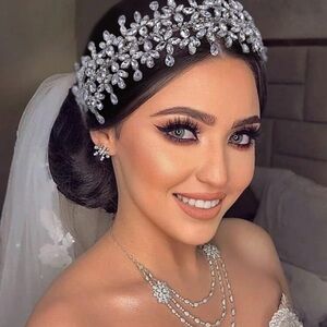Luxury wedding hair accessories.